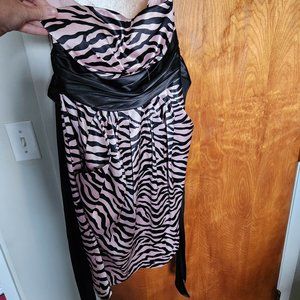 Cocktail dress w/pockets